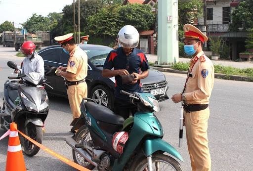 Không vi phạm, Cảnh sát giao thông có được dừng xe kiểm tra? -0