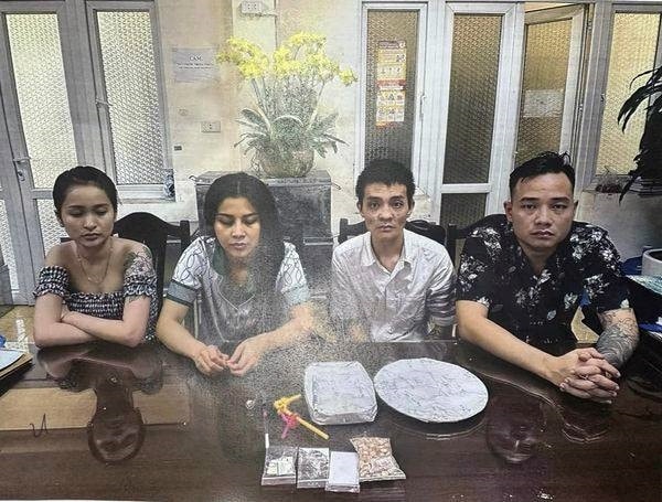 Truy bắt nhanh nhóm đối tượng giả danh công an cướp tài sản -0