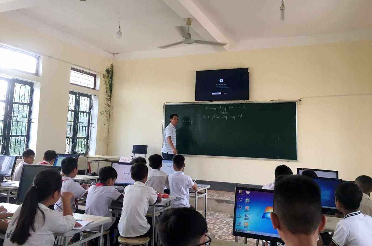 Thiếu giáo viên, thầy cô phải “chạy show” dạy học -0