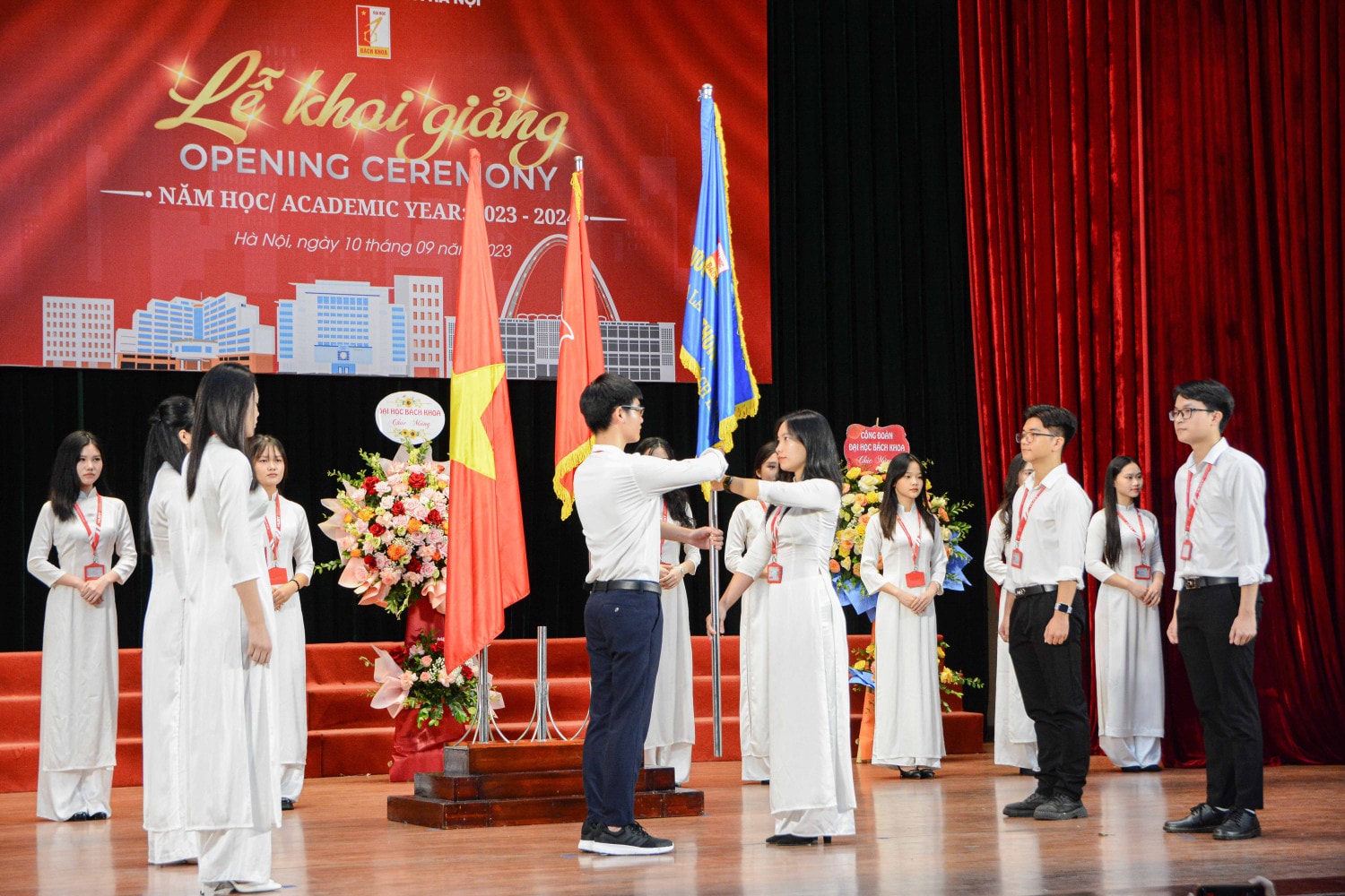 Hơn 8000 tân sinh viên Đại học Bách Khoa Hà Nội náo nức đi khai giảng -0