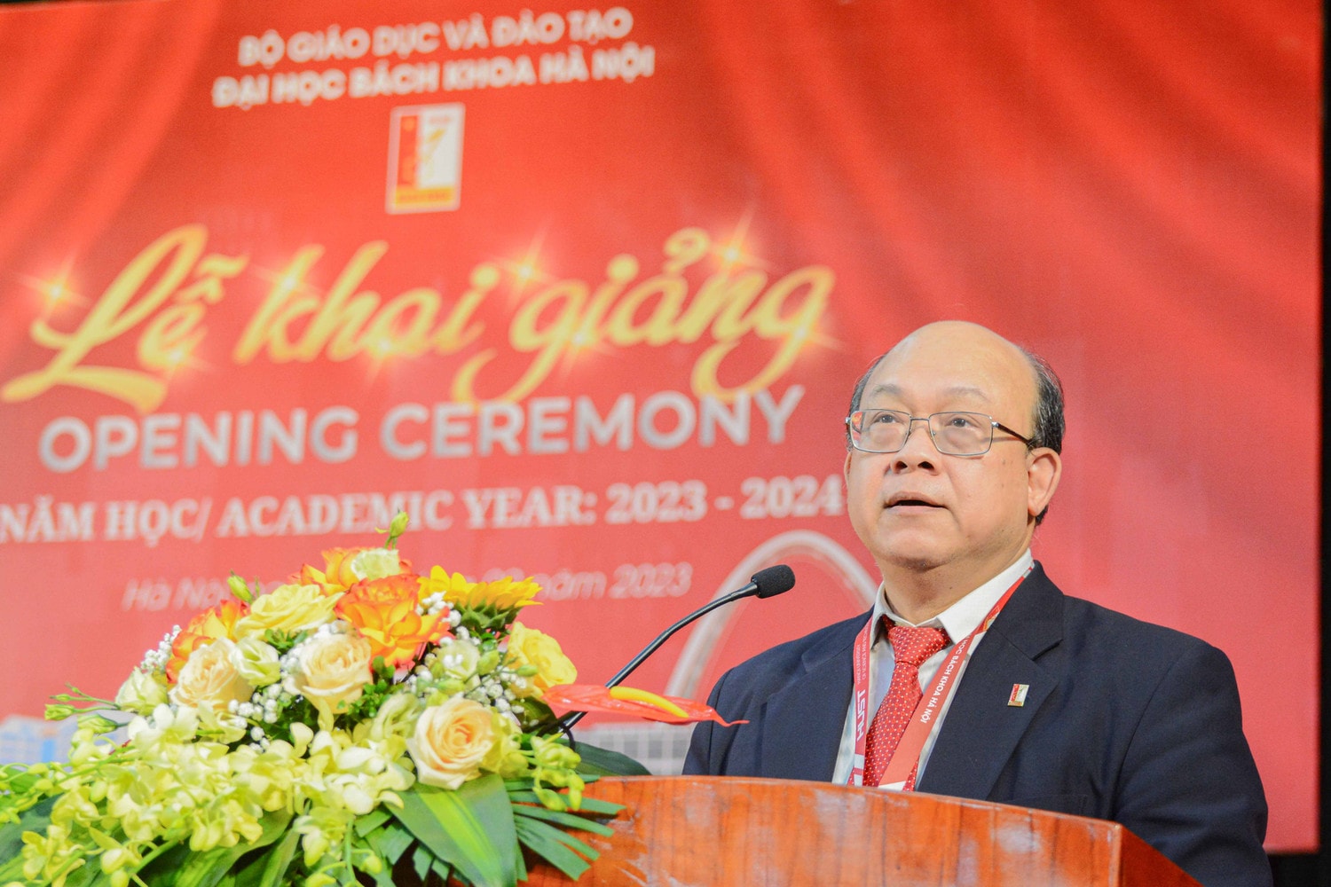 Hơn 8000 tân sinh viên Đại học Bách Khoa Hà Nội náo nức đi khai giảng -0
