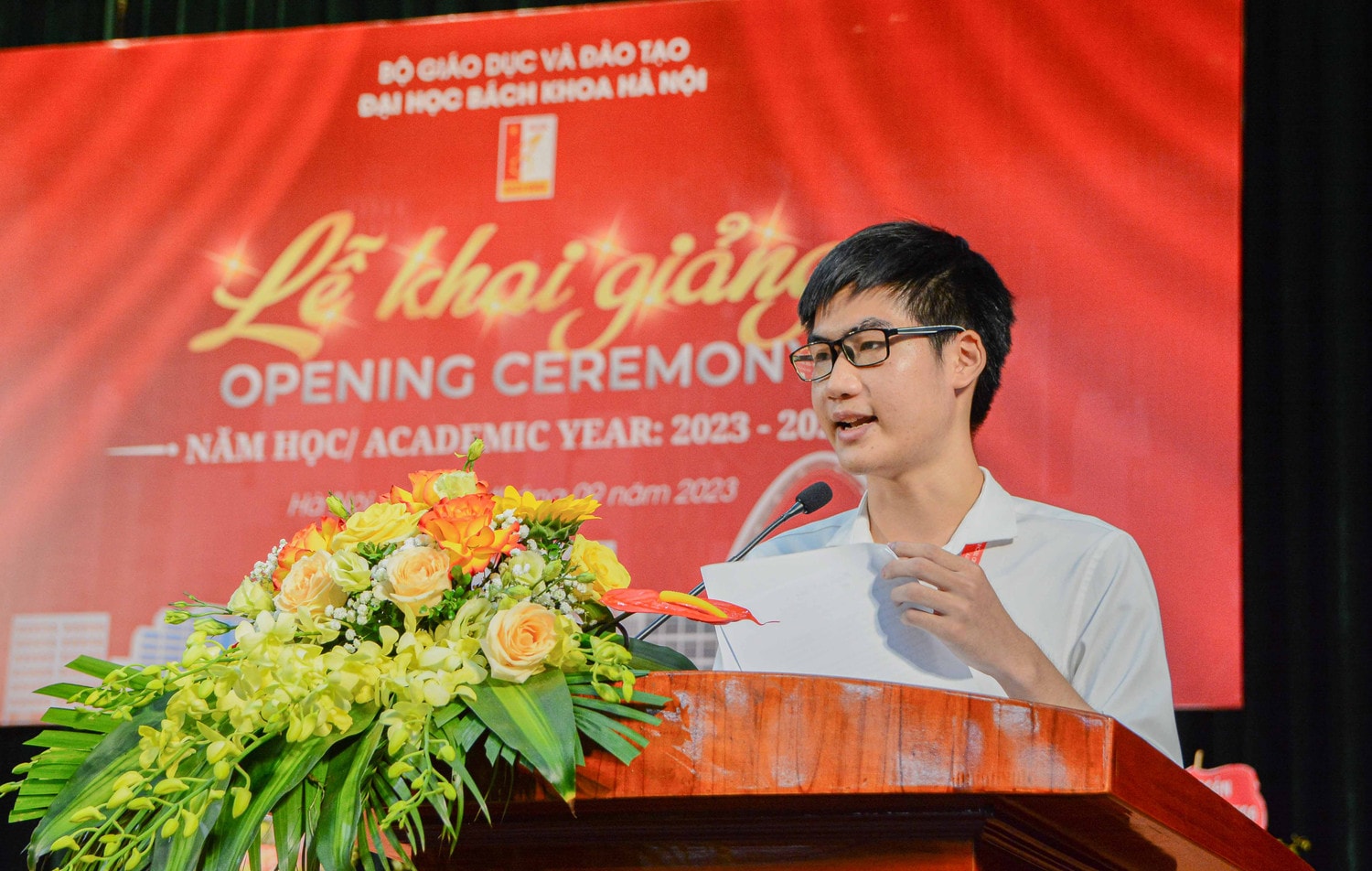 Hơn 8000 tân sinh viên Đại học Bách Khoa Hà Nội náo nức đi khai giảng -0