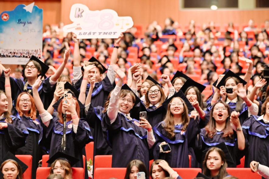 70% sinh viên Trường ĐH Ngoại thương tốt nghiệp loại xuất sắc và giỏi -0
