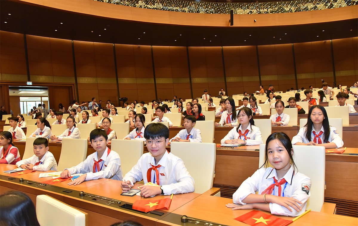 Chủ tịch Quốc hội Vương Đình Huệ dự Phiên họp giả định Quốc hội trẻ em lần thứ nhất -3