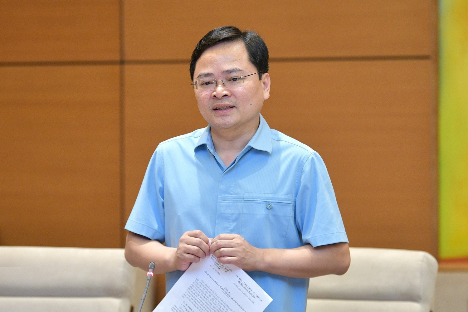 Bí thư Tỉnh ủy Bắc Ninh, Chủ tịch Nhóm đại biểu Quốc hội trẻ Việt Nam Khoá XV Nguyễn Anh Tuấn phát biểu - ảnh: T.Chi 