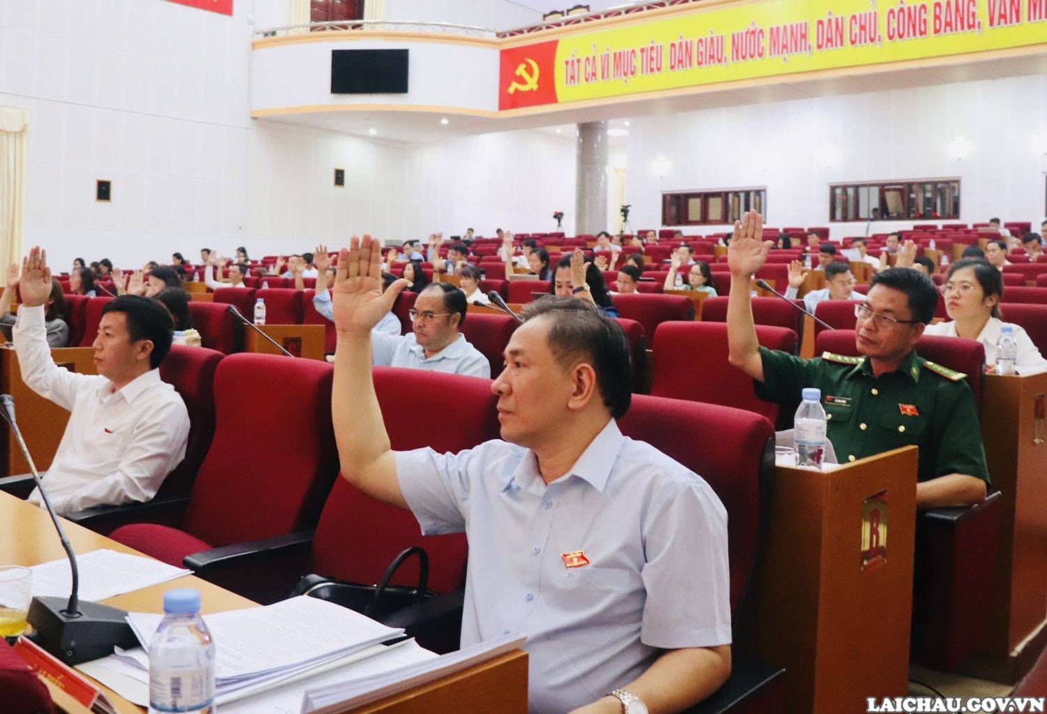 Kỳ họp thứ mười bảy (Kỳ họp chuyên đề) HĐND tỉnh Lai Châu khoá XV -0