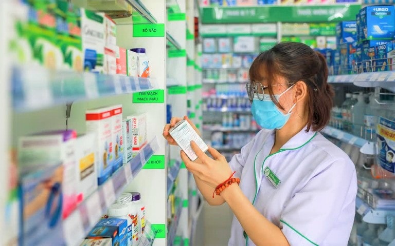 Hiện nay, trên thị trường tại TP. Hồ Chí Minh có nhiều loại thuốc nhỏ mắt có chứa kháng sinh hoàn toàn không có chuyện khan hiếm thuốc. (INT)