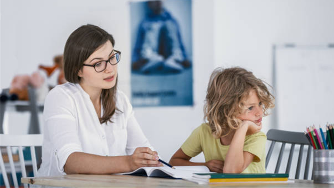 Trẻ có thể có cả dấu hiệu của tăng động và giảm chú ý (Ảnh: iStock)