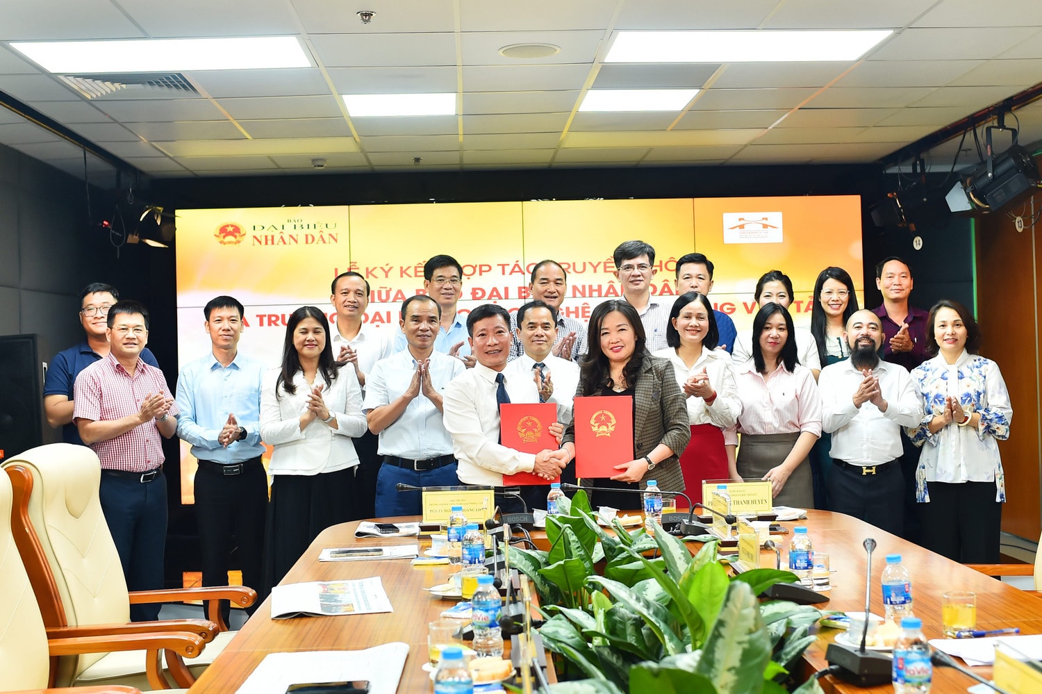Báo Đại biểu Nhân dân và Trường Đại học Công nghệ Giao thông Vận tải ký kết hợp tác truyền thông -0