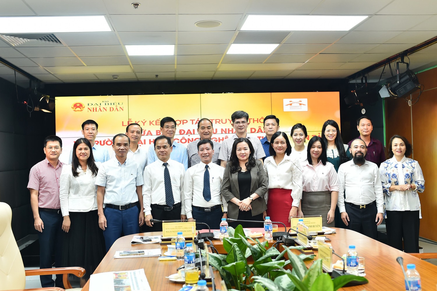 Báo Đại biểu Nhân dân và Trường Đại học Công nghệ Giao thông Vận tải ký kết hợp tác truyền thông