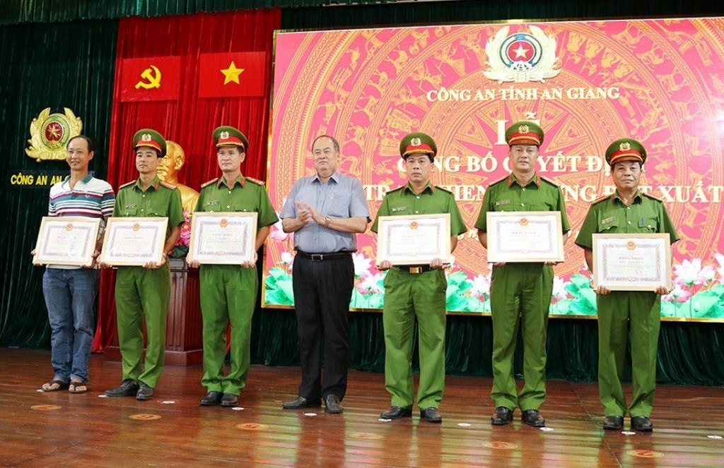 Công an An Giang truy bắt nhanh đối tượng ném cháu bé xuống sông