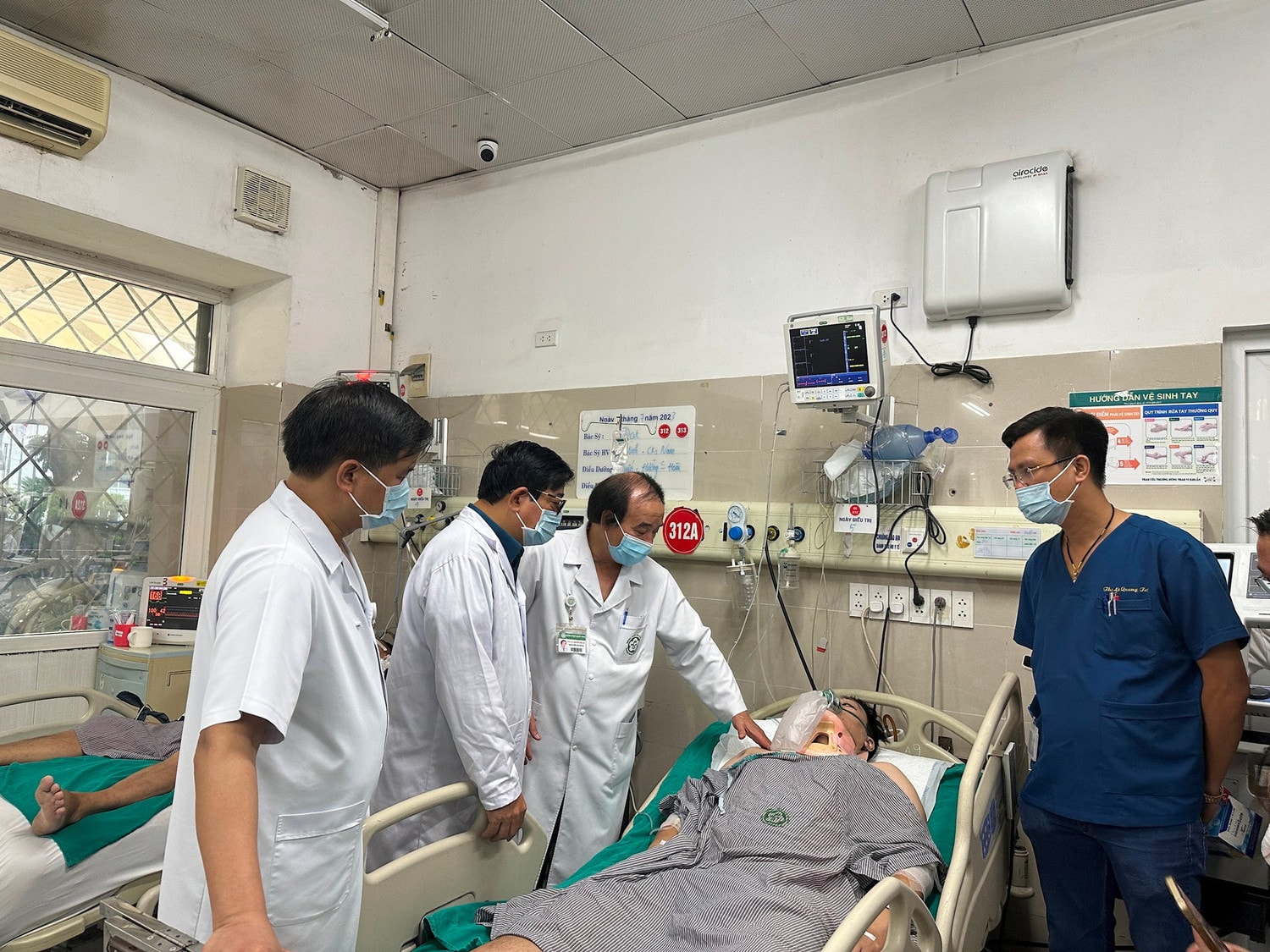 Chăm sóc, điều trị tốt nhất cho các nạn nhân trong vụ cháy tại quận Thanh Xuân -0