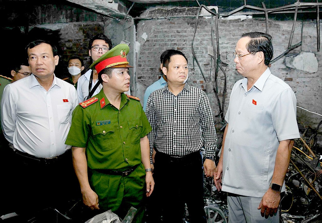 Thủ tướng Phạm Minh Chính kiểm tra hiện trường, thăm các nạn nhân đang cấp cứu sau vụ cháy chung cư mini ở Thanh Xuân, Hà Nội -0