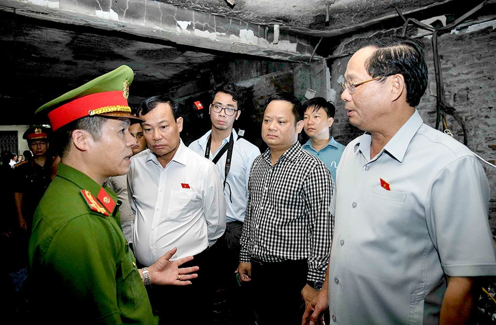 Thủ tướng Phạm Minh Chính kiểm tra hiện trường, thăm các nạn nhân đang cấp cứu sau vụ cháy chung cư mini ở Thanh Xuân, Hà Nội -0