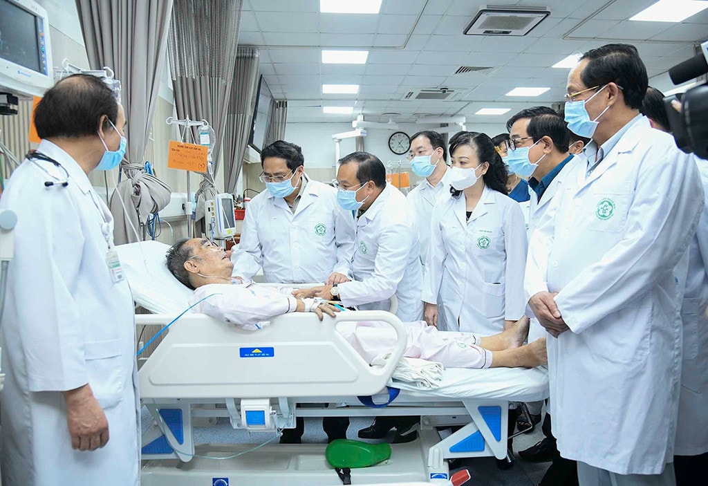 Thủ tướng Phạm Minh Chính kiểm tra hiện trường, thăm các nạn nhân đang cấp cứu sau vụ cháy chung cư mini ở Thanh Xuân, Hà Nội -0