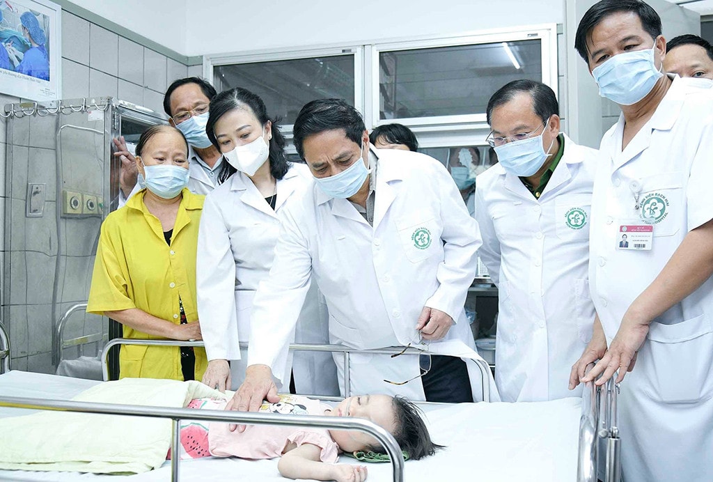 Thủ tướng Phạm Minh Chính kiểm tra hiện trường, thăm các nạn nhân đang cấp cứu sau vụ cháy chung cư mini ở Thanh Xuân, Hà Nội -0