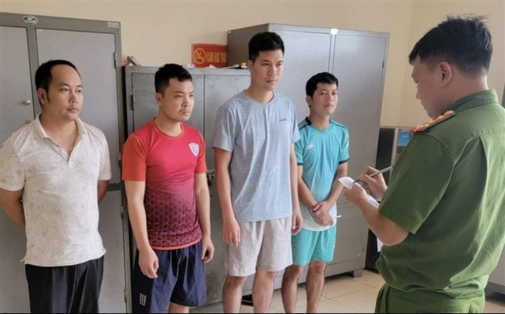 Khởi tố 5 nhân viên bốc xếp hành lý sân bay trộm cắp tài sản -0