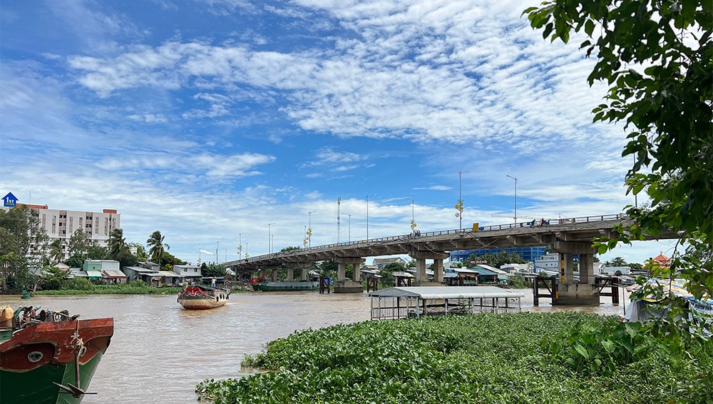 Công an An Giang truy bắt nhanh đối tượng ném cháu bé xuống sông