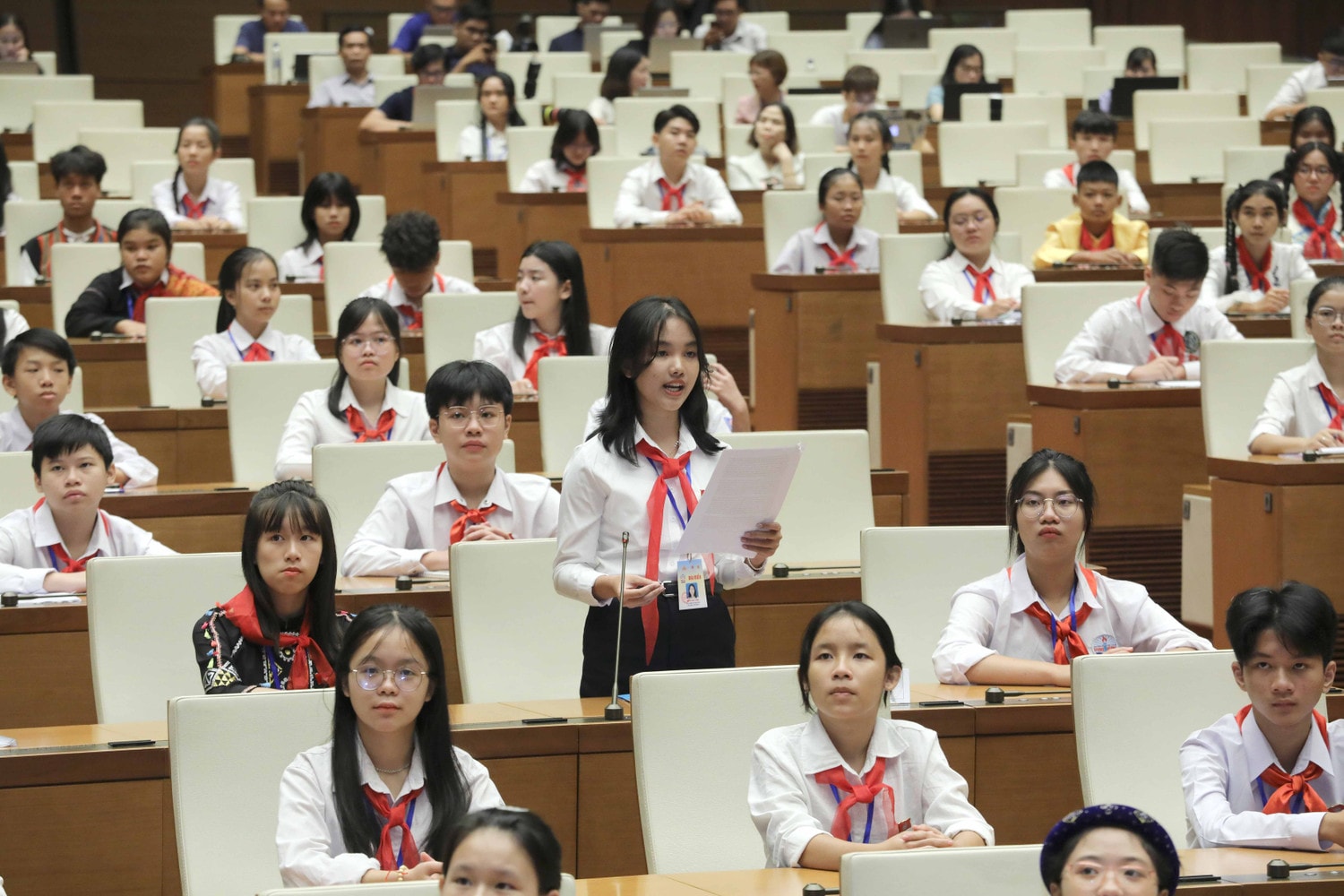Đại biểu Quốc hội trẻ em tự tin phát biểu, tranh luận tại phiên họp - Ảnh: Lâm Hiển