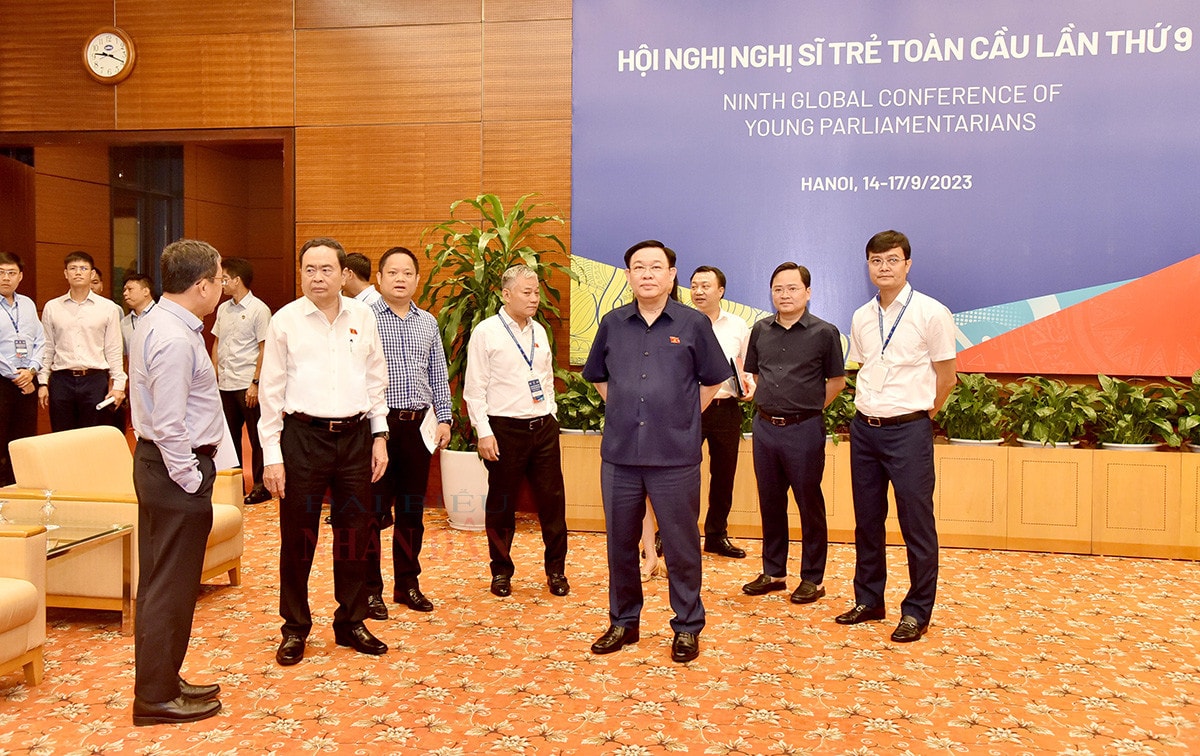 Chủ tịch Quốc hội Vương Đình Huệ kiểm tra công tác chuẩn bị tổ chức Hội nghị Nghị sĩ trẻ toàn cầu lần thứ 9 -1