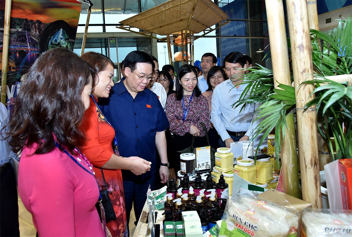 Chủ tịch Quốc hội Vương Đình Huệ kiểm tra công tác chuẩn bị tổ chức Hội nghị Nghị sĩ trẻ toàn cầu lần thứ 9 -3