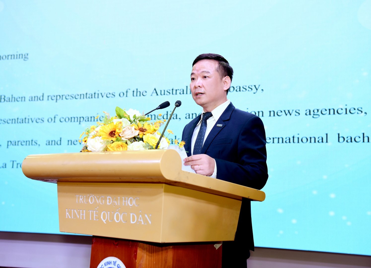 PGS.TS Bùi Huy Nhượng, Phó Hiệu trưởng Trường Đại học Kinh tế Quốc dân phát biểu tại lễ khai giảng Khai giảng khoá 2 chương trình liên kết giữa Trường ĐH Kinh tế quốc dân và Trường ĐH La Trobe -0