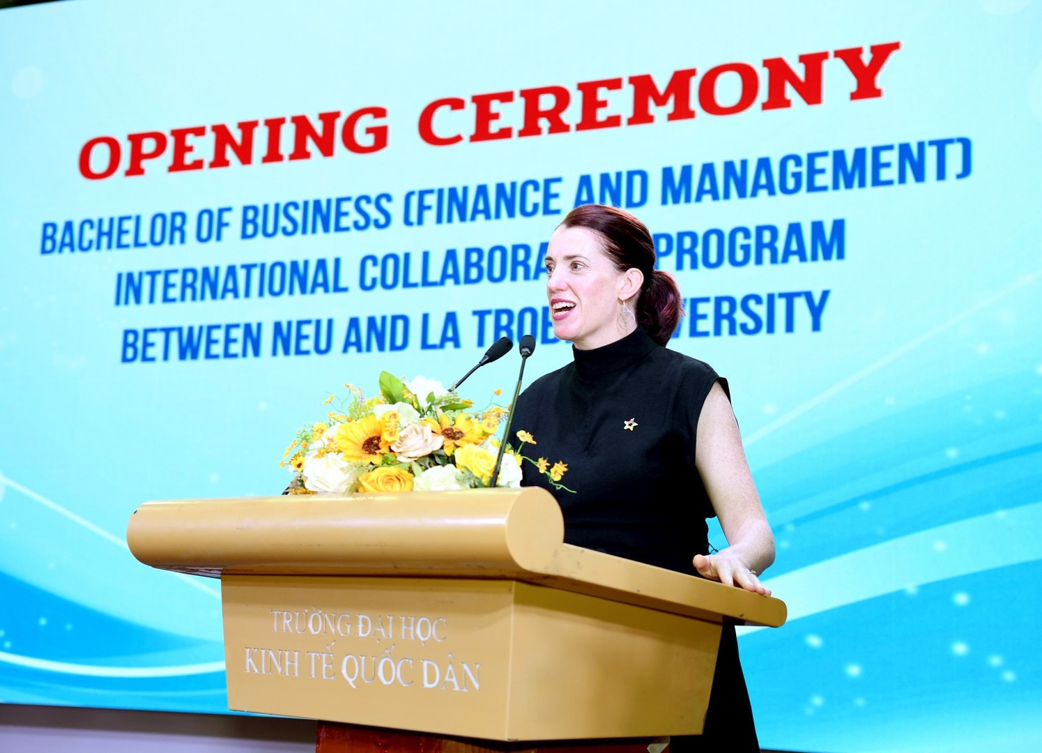 Bà Jen Bahen, Tham tán giáo dục và Khoa học, Đại sứ quán Úc tại Việt Nam Khai giảng khoá 2 chương trình liên kết giữa Trường ĐH Kinh tế quốc dân và Trường ĐH La Trobe -0