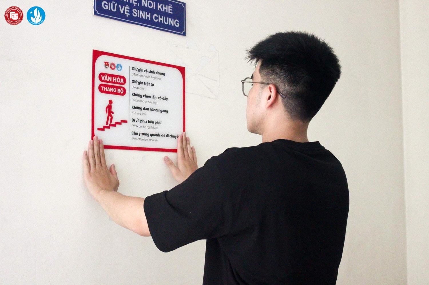 Khoảng 20 sinh viên tham gia thi công, tân trang dãy cầu thang bộ Sinh viên, giảng viên thích thú trước dãy cầu thang bộ độc đáo tại Trường ĐH Ngoại thương -0