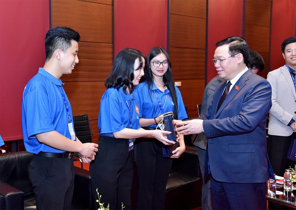 Chủ tịch Quốc hội Vương Đình Huệ: Với tài năng, trí tuệ, sự quyết tâm và khát vọng, thanh niên Việt Nam sẽ chinh phục những đỉnh cao hơn nữa -1