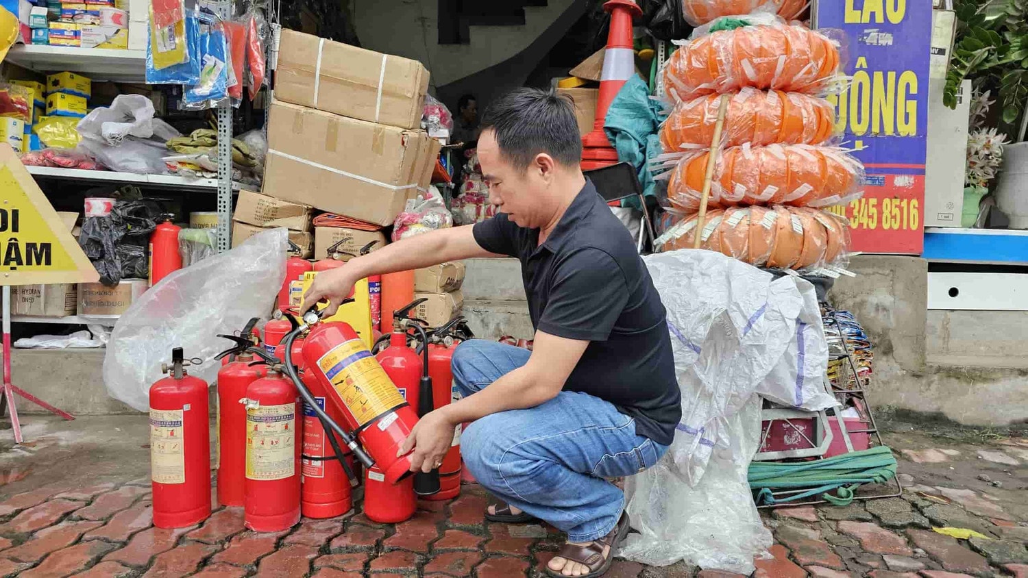 Chỉ đạo tăng cường kiểm tra kinh doanh thiết bị phòng cháy, chữa cháy -0