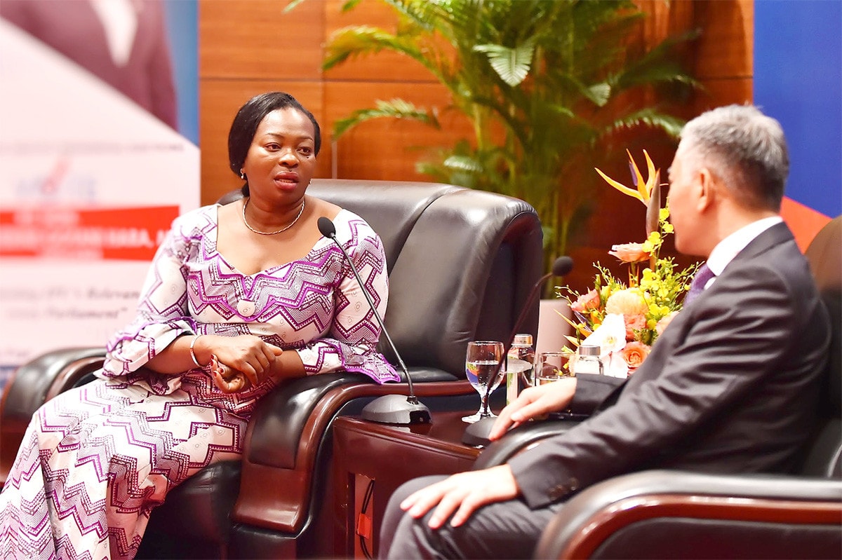 Phó Chủ nhiệm Ủy ban Đối ngoại Đôn Tuấn Phong chào Chủ tịch Quốc hội Malawi -1