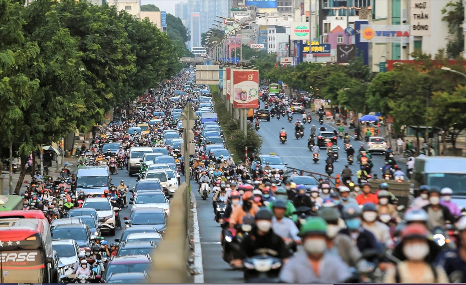 TP. Hồ Chí Minh sẽ tăng cường các giải pháp nhằm kéo giảm, xử lý dứt điểm các điểm đen giao thông