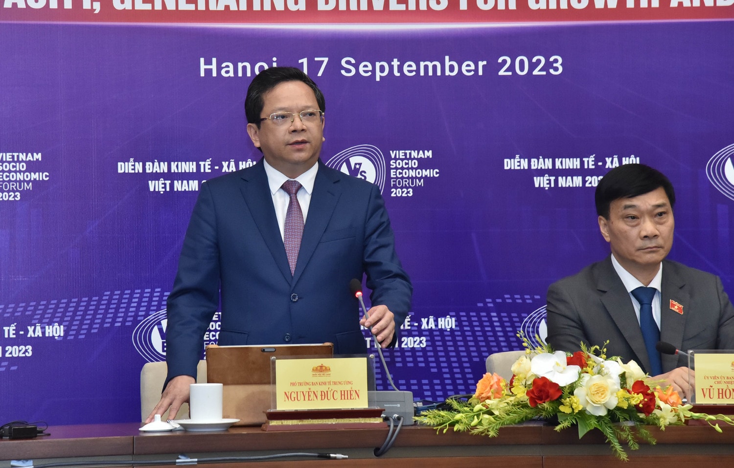Phó Trưởng ban Kinh tế Trung ương Nguyễn Đức Hiển phát biểu. Ảnh: Lâm Hiển Họp báo về Diễn đàn Kinh tế - Xã hội Việt Nam năm 2023 -0