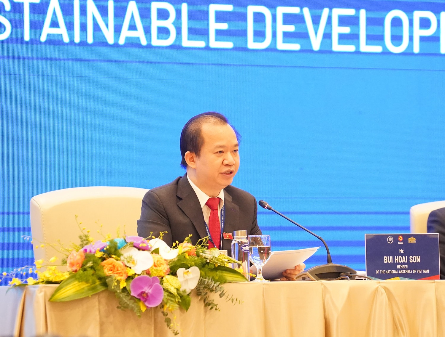 PGS. TS Bùi Hoài Sơn phát biểu đề dẫn tại phiên thảo luận - Ảnh: Quang Khánh