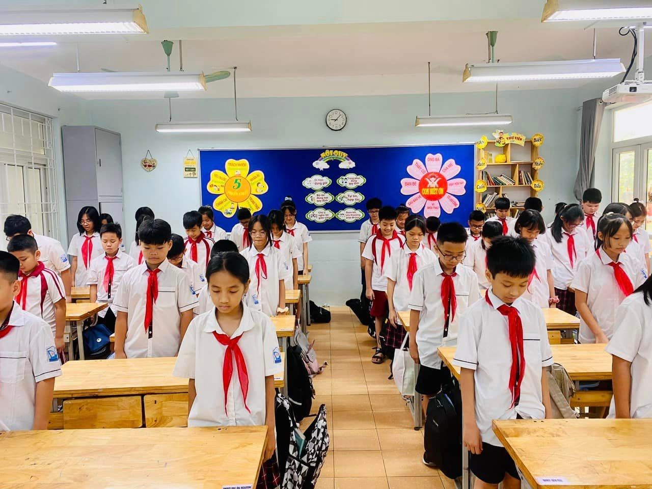 Hà Nội: Nhà trường, học sinh tưởng niệm nạn nhân vụ cháy chung cư mini -0