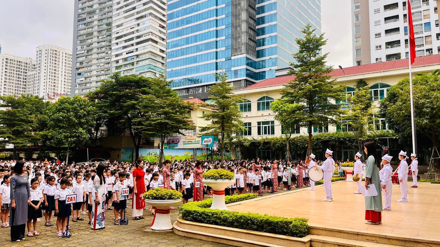 Hà Nội: Nhà trường, học sinh tưởng niệm nạn nhân vụ cháy chung cư mini -1