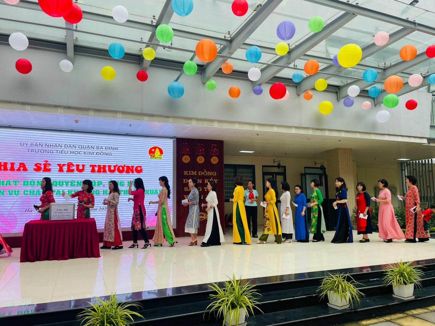Hà Nội: Nhà trường, học sinh tưởng niệm nạn nhân vụ cháy chung cư mini -1