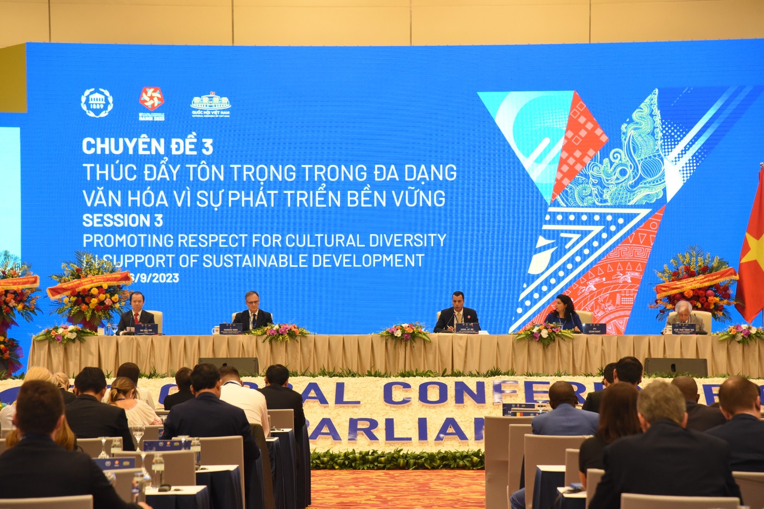 Phiên thảo luận chuyên đề “Thúc đẩy tôn trọng đa dạng văn hóa vì sự phát triển bền vững” - Ảnh: Quang Khánh