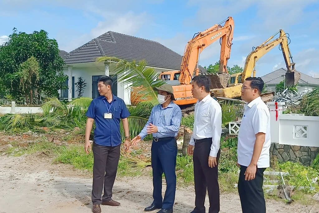 Đang cưỡng chế 14 căn biệt thự xây dựng trái phép trên đất nhà nước