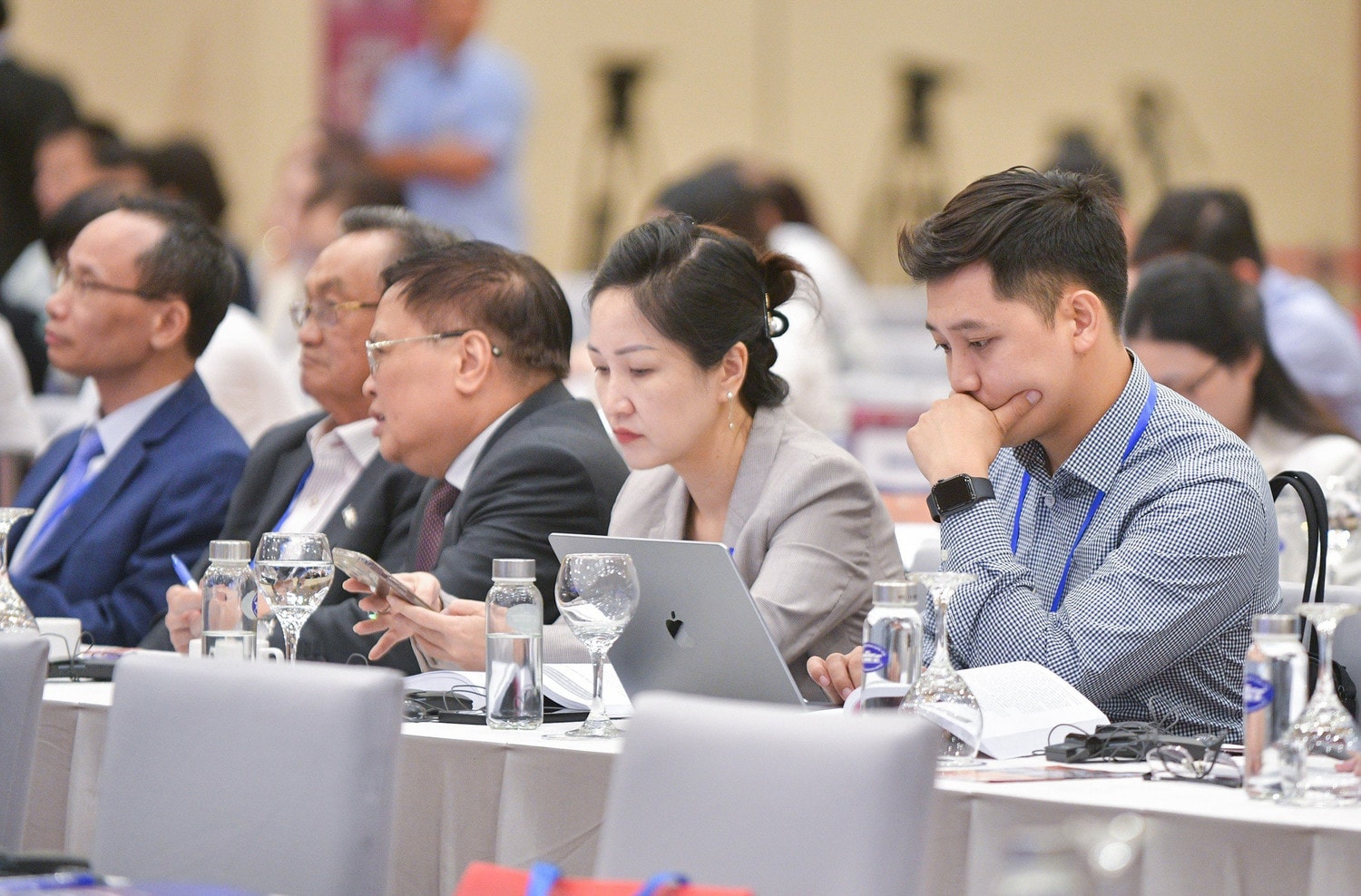 Chủ tịch Quốc hội Vương Đình Huệ: Nâng cao chất lượng thể chế - đột phá chiến lược để phát triển bền vững -0