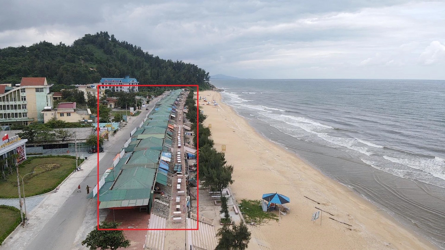 Di dời hàng chục ki ốt che khuất tầm nhìn bãi biển đẹp nhất nhì Hà Tĩnh -0