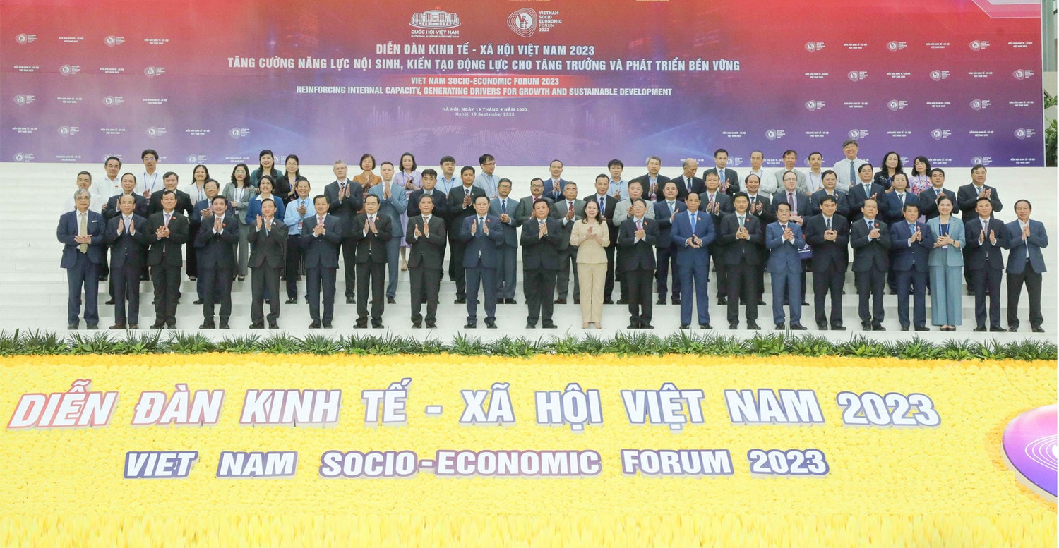 Xây dựng, thúc đẩy nội lực mạnh mẽ để ứng phó với thách thức và tính bất định từ bên ngoài