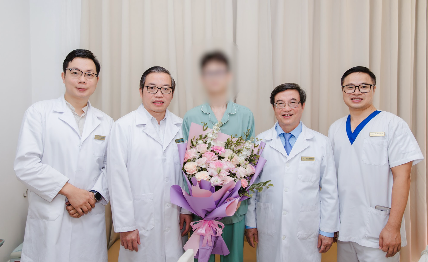 Tê bì vùng xương chậu, bệnh nhân 19 tuổi mắc ung thư xương khổng lồ 20 cm hiếm gặp -0