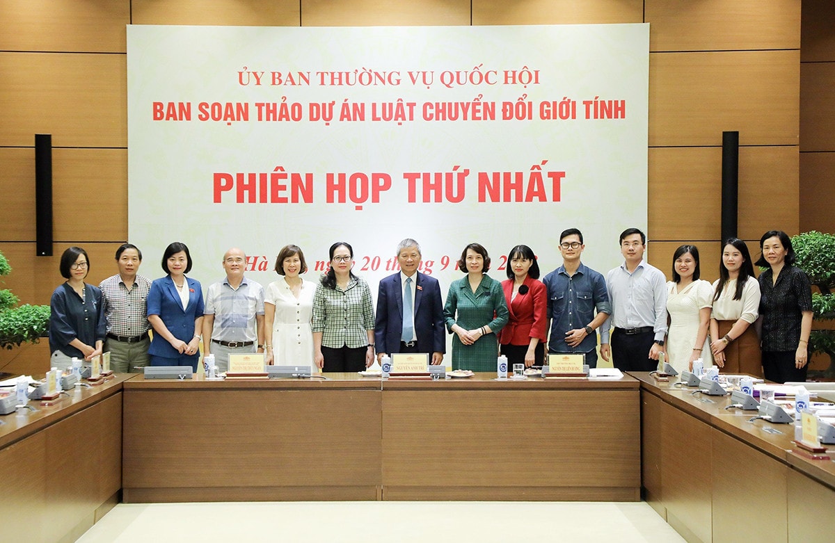 Ban soạn thảo dự án Luật Chuyển đổi giới tính tổ chức phiên họp thứ nhất -0