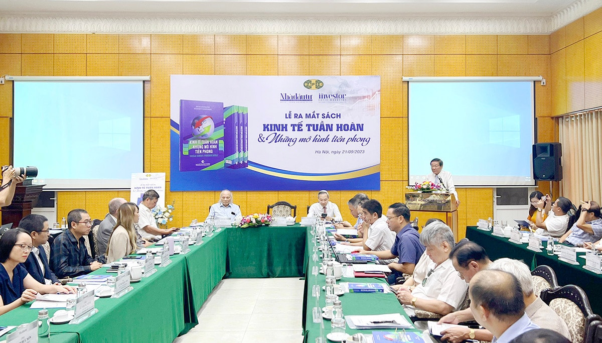 Ra mắt sách 