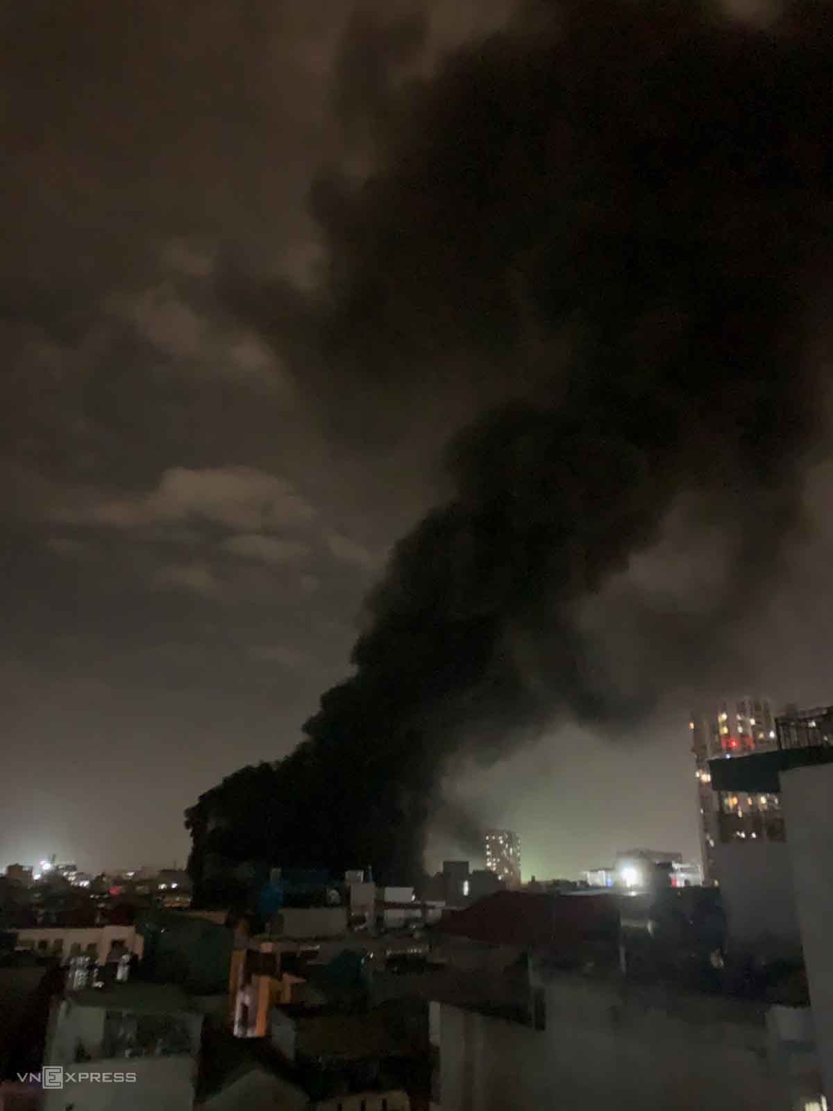 Tính đến ngày 19.9.2023, có 10 doanh nghiệp bảo hiểm có khách hàng tham gia bảo hiểm bị thiệt hại về người trong vụ cháy chung cư mini tại phố Khương Hạ, thành phố Hà Nội. Ước tính, số tiền chi trả bảo hiểm khoảng 10,3 tỷ đồng và các doanh ghiệp bảo hiểm đang hoàn tất các thủ tục chi trả. Song song đó, các doanh nghiệp bảo hiểm cũng đã trao số tiền 300 triệu đồng hỗ trợ các nạn nhân và chiến sỹ tham gia phòng cháy chữa cháy, trong đó, Bảo hiểm Agribank đóng góp 100 triệu đồng. -0