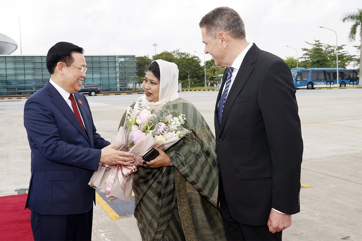Chủ tịch Quốc hội Vương Đình Huệ lên đường thăm chính thức Cộng hoà Nhân dân Bangladesh và Cộng hoà Bulgaria -1