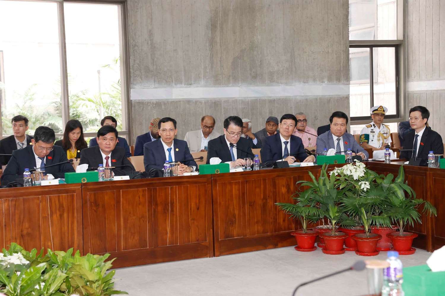 Chủ tịch Quốc hội Vương Đình Huệ hội đàm với Chủ tịch Quốc hội Bangladesh Shirin Sharmin Chaudhury -0