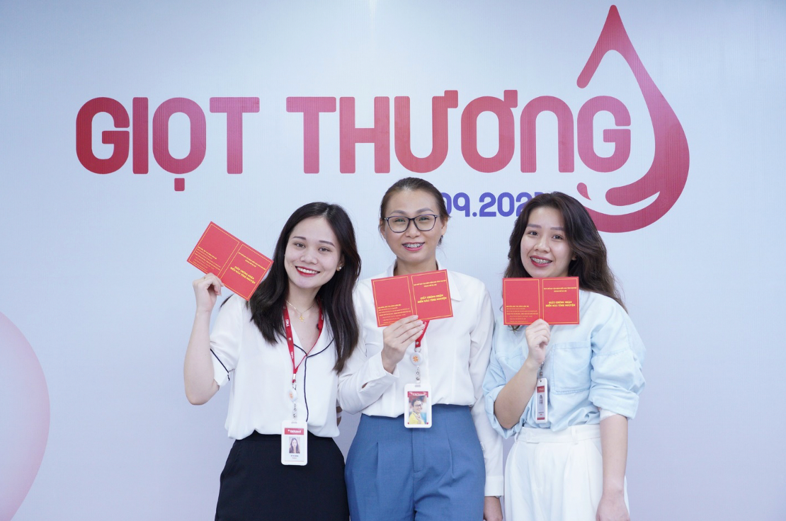 Người TNG Holdings Vietnam mang “giọt thương” gửi vào ngân hàng máu -0