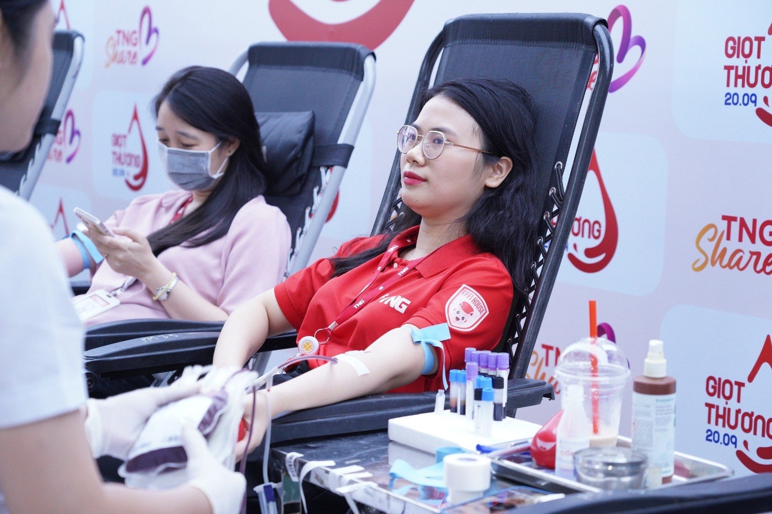 Người TNG Holdings Vietnam mang “giọt thương” gửi vào ngân hàng máu -0